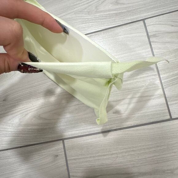 Brand new Burberry dust bags  THIS LISTING IS FOR ONE BAG Would fit a belt perfe - Picture 2 of 4